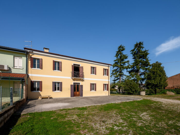 Casale da ristrutturare, lotto oltre 2.000 metri