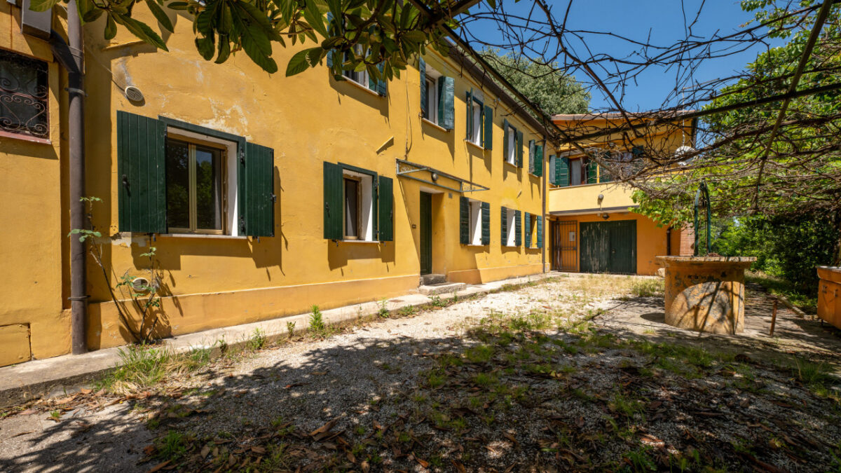 Bifamiliare completa zona Montericco